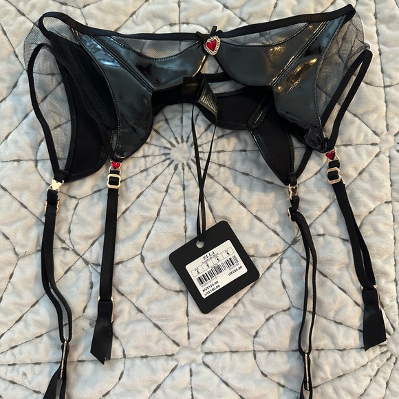 ELLA BLACK
BLACK GARTER BELT - Picture 9 of 9